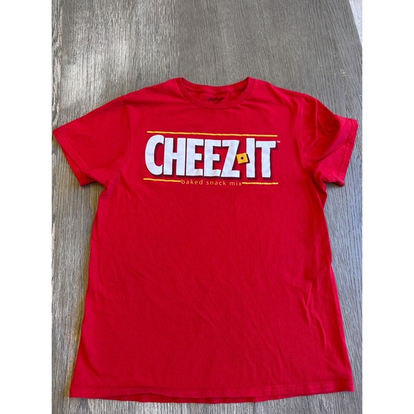 Cheez-It Baked Snack Mix Kellogg's Red Graphic Print Short Sleeve T-Shirt - Picture 1 of 5